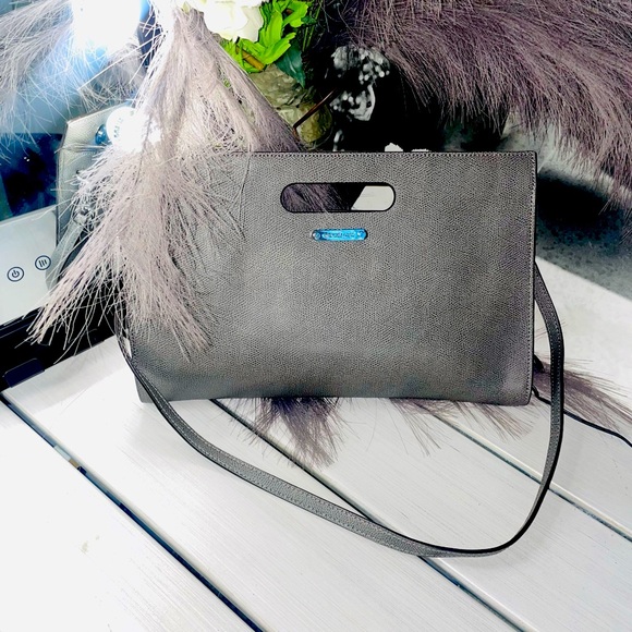 MICHAEL KORS  XL Convertible Clutch - Picture 1 of 4